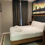 London Court Hotel